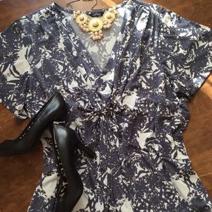 Daisy Fuentes Gray & Cream Print Peplum Top